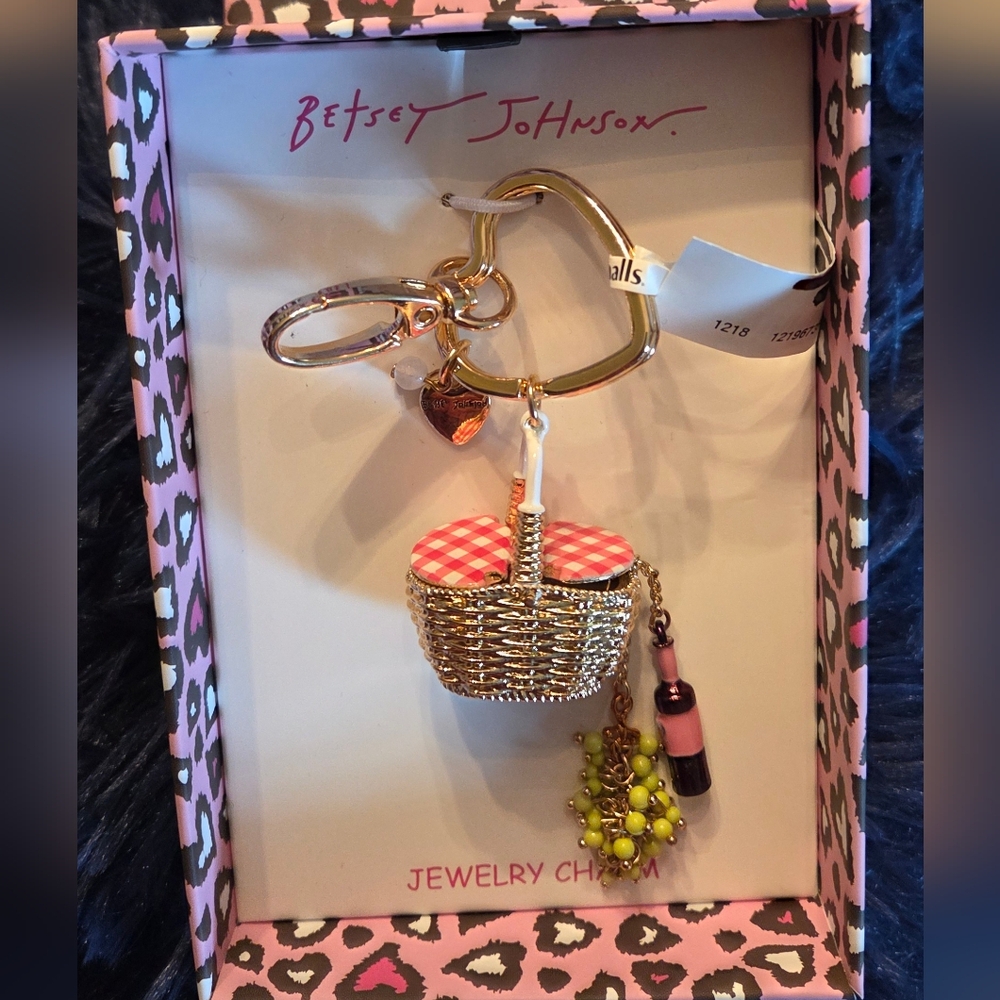 Betsey Johnson Picnic Basket with Wine and Grapes Bag Charm Keychain - NWT